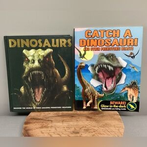Dinosaurs by Igloo Books - Dated 2009 - Hardcover / Hardback & Free Bonus Book